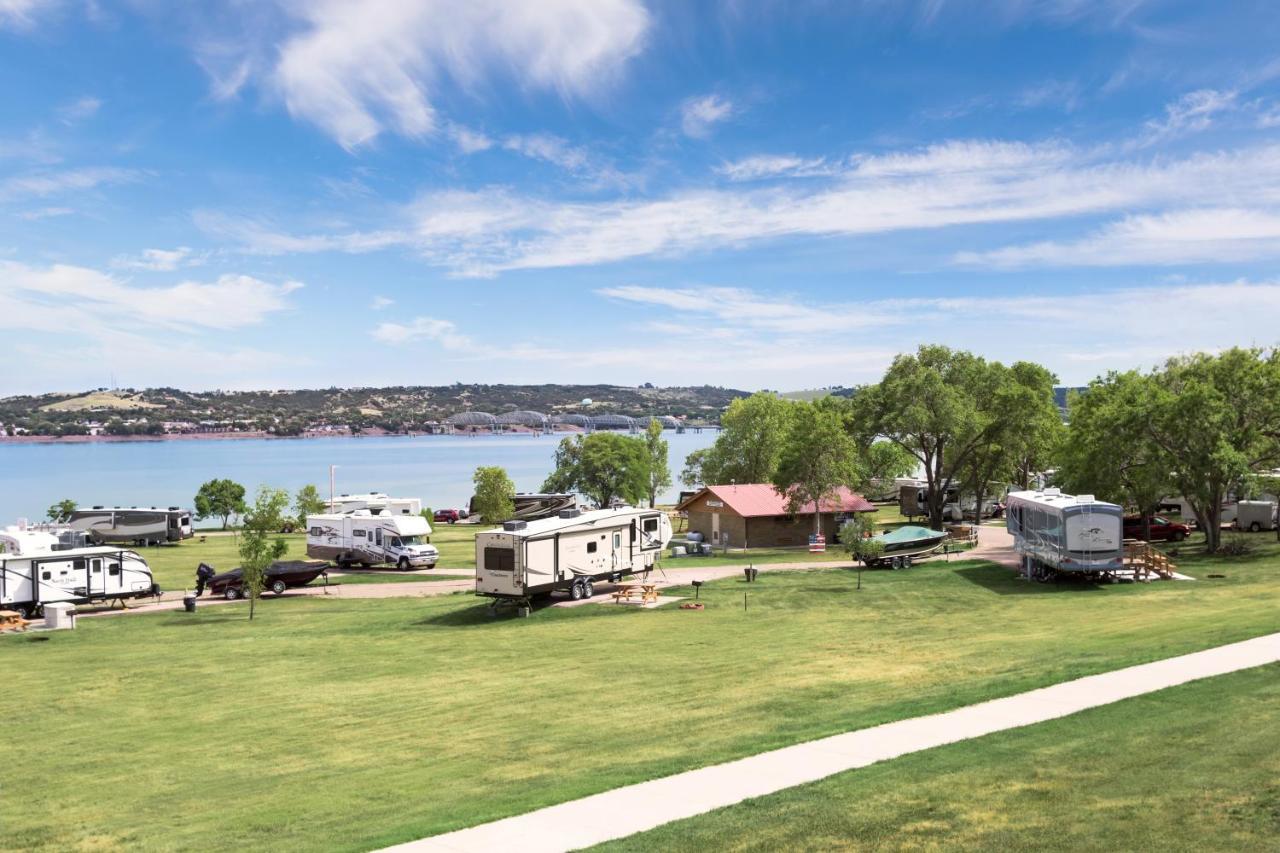 Arrowwood Resort At Cedar Shore Oacoma Exteriör bild